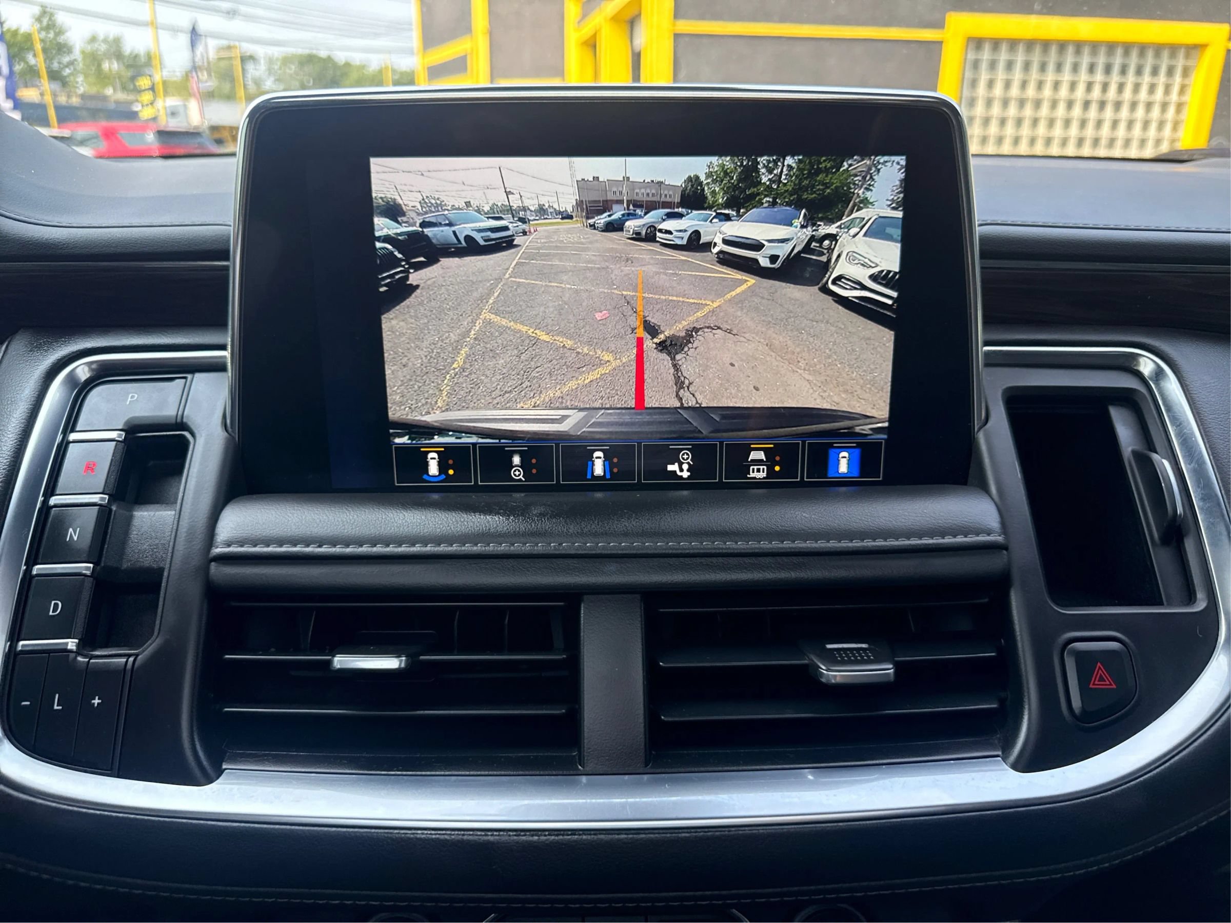 Used 2023 Chevrolet Suburban LT w/ LT Signature Package RWD image 33