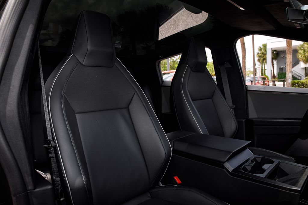 Used 2025 Tesla Cybertruck AWD Crew Cab image 11