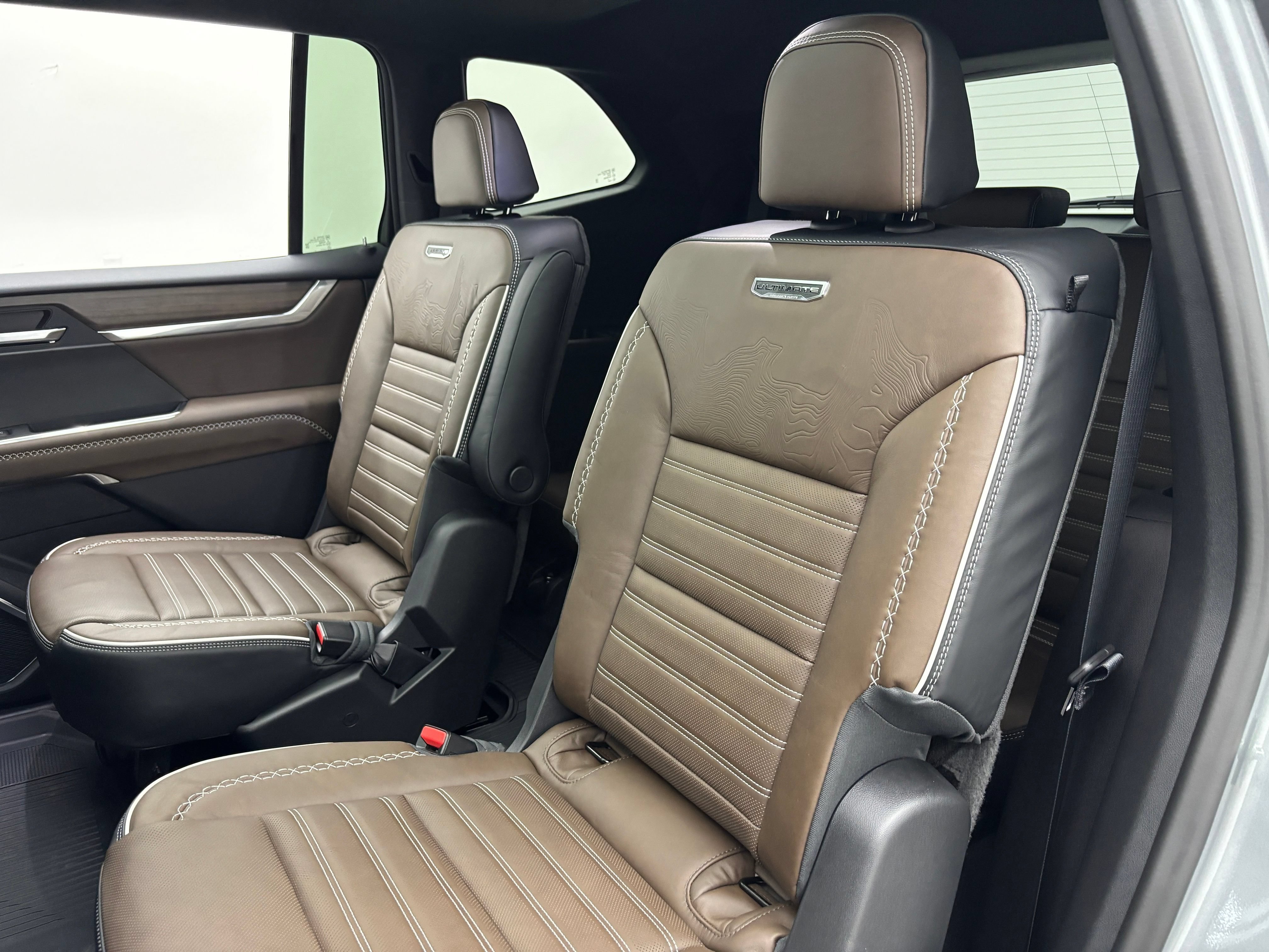 New 2026 GMC Acadia Denali Ultimate w/ LPO, Floor Liner Package AWD/4WD image 48