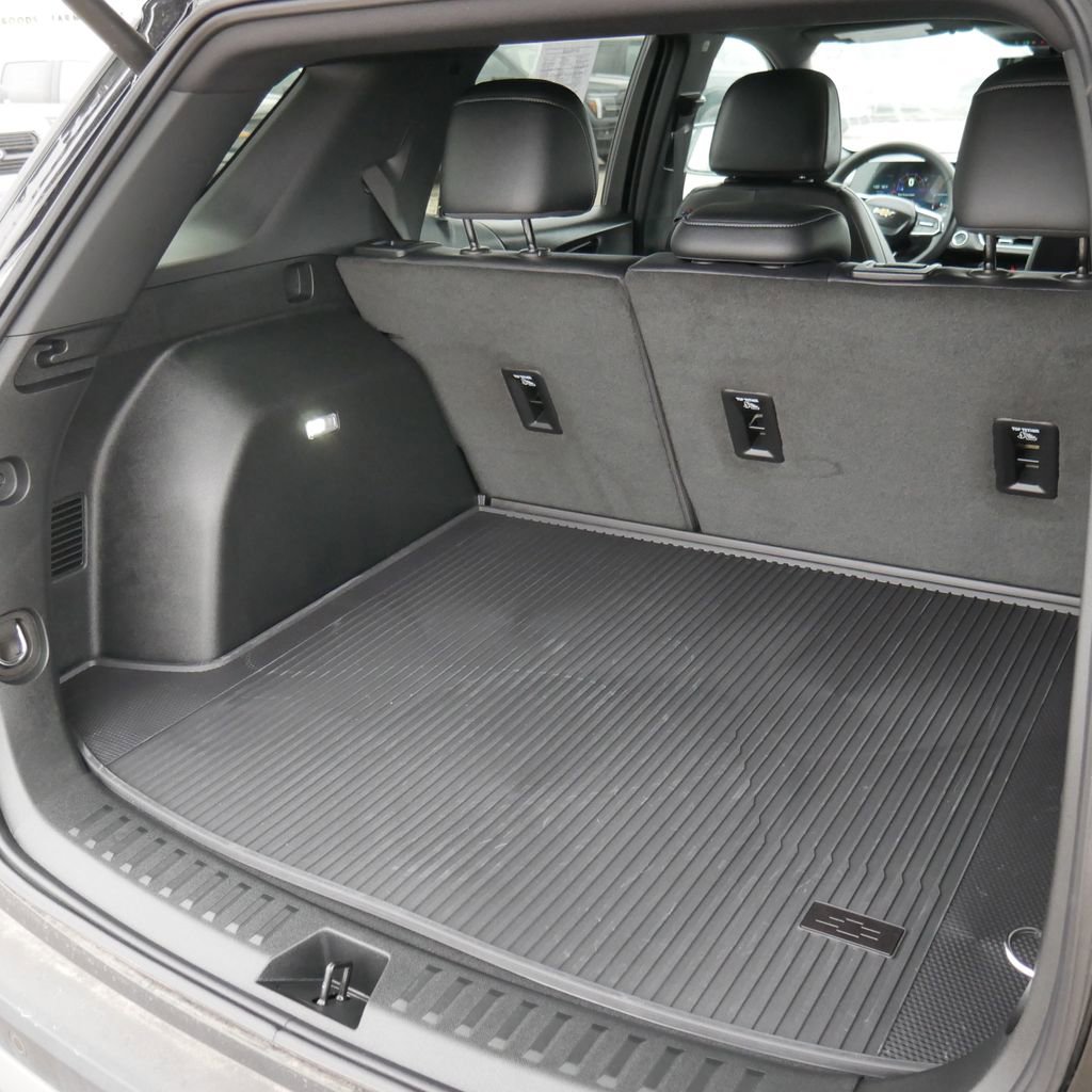 Used 2026 Chevrolet Equinox LT w/ Convenience Package II image 18