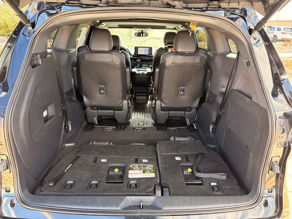Used 2023 Toyota Sienna XSE AWD/4WD image 31