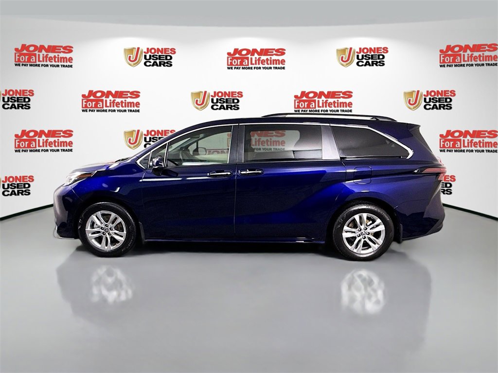 Certified 2023 Toyota Sienna XLE image 17