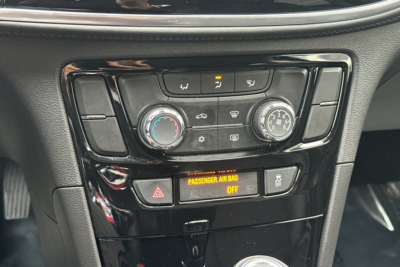 Certified 2022 Buick Encore Preferred w/ Safety Package image 27