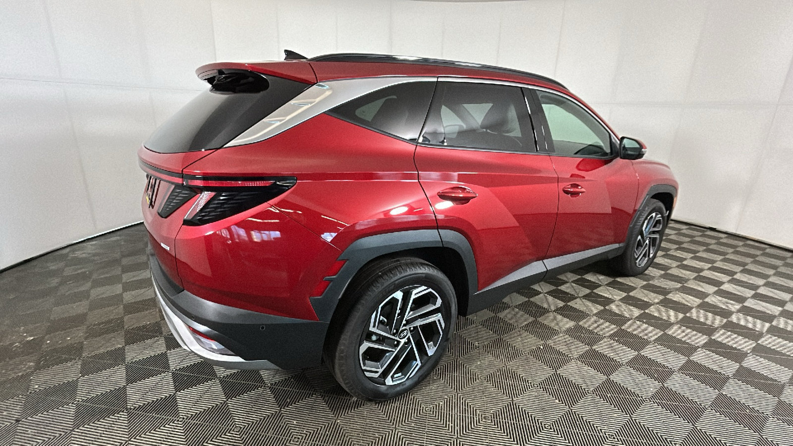 Used 2025 Hyundai Tucson Limited AWD/4WD image 3