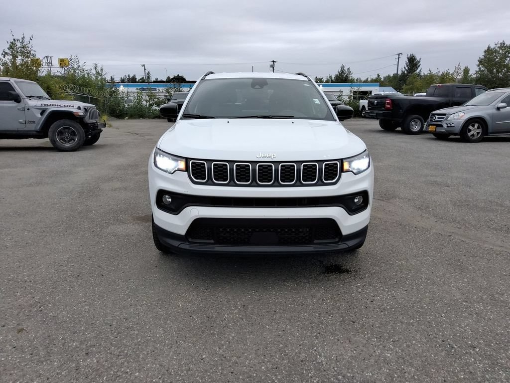 Used 2024 Jeep Compass Latitude AWD/4WD image 3