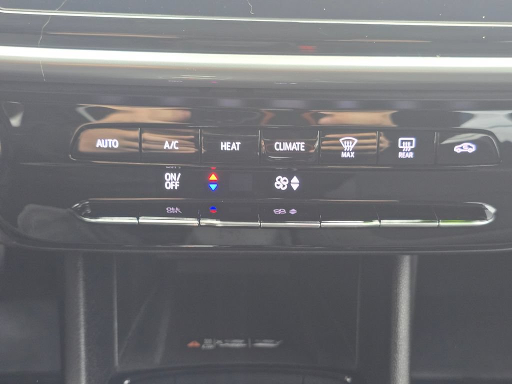 Used 2023 Chevrolet Bolt EUV LT w/ Redline Edition FWD image 28