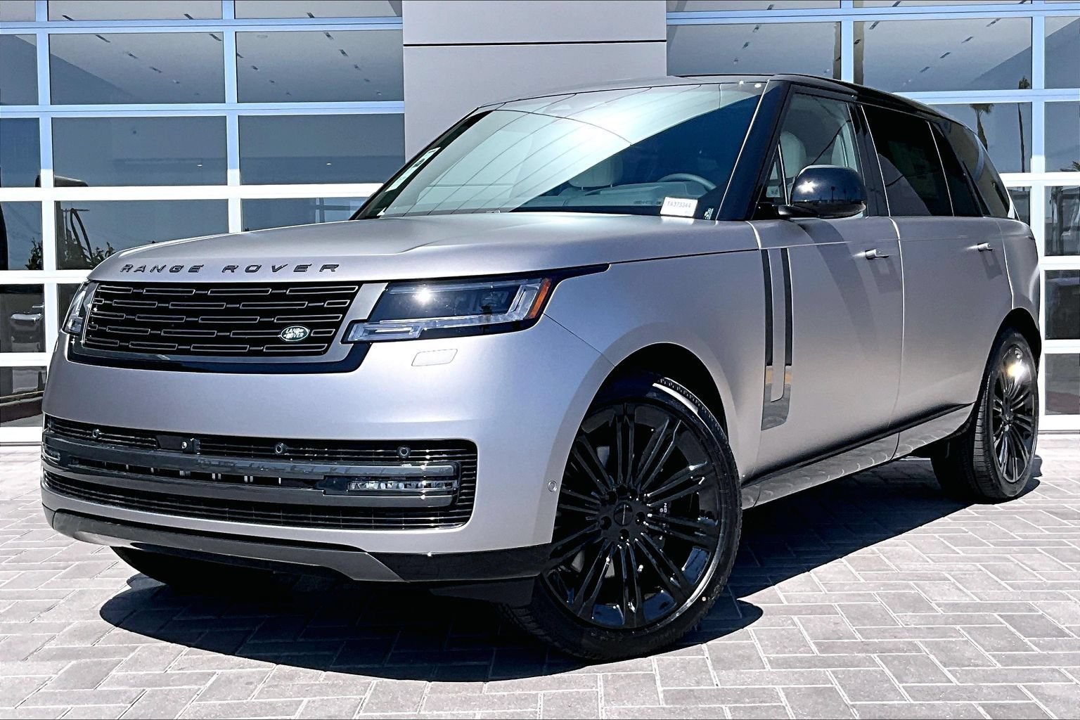New 2026 Land Rover Range Rover Long Wheelbase SE AWD/4WD image 1