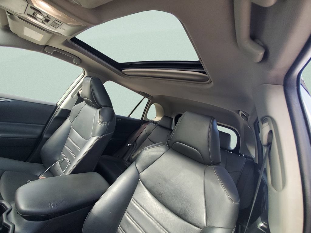 Used 2022 Toyota RAV4 XLE Premium AWD/4WD image 17