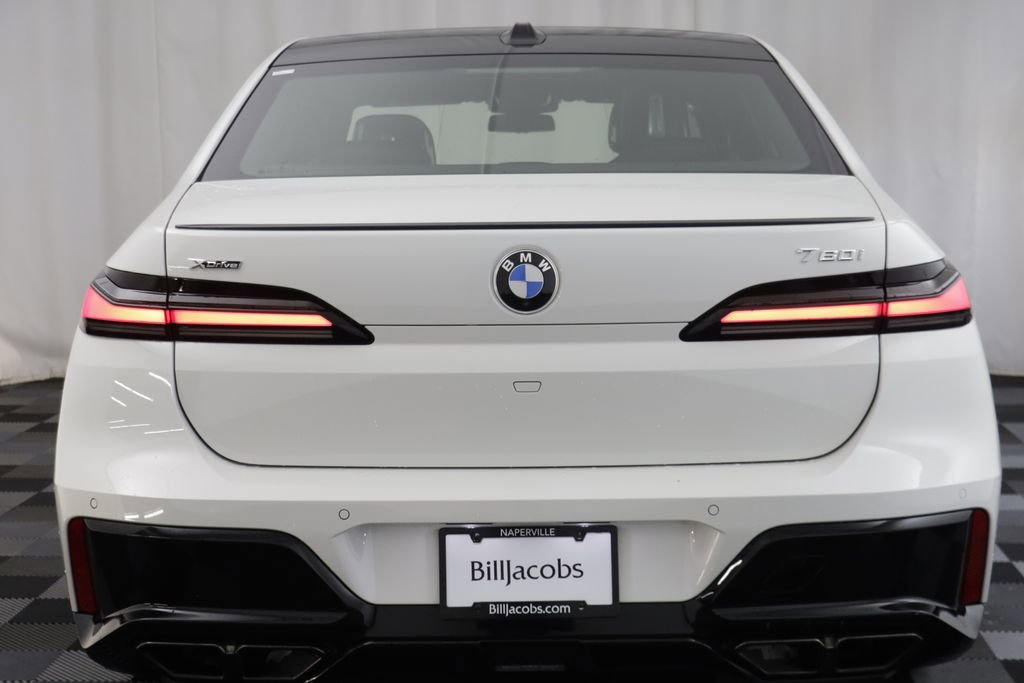 Certified 2025 BMW 760i xDrive w/ Executive Package AWD/4WD image 17