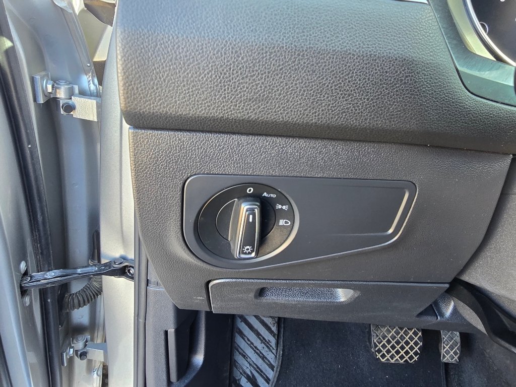 Used 2020 Volkswagen Tiguan SEL AWD/4WD image 21