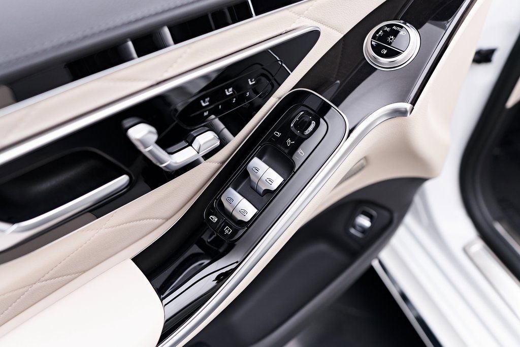 Used 2024 Mercedes-Benz S 580e 4MATIC Sedan image 37