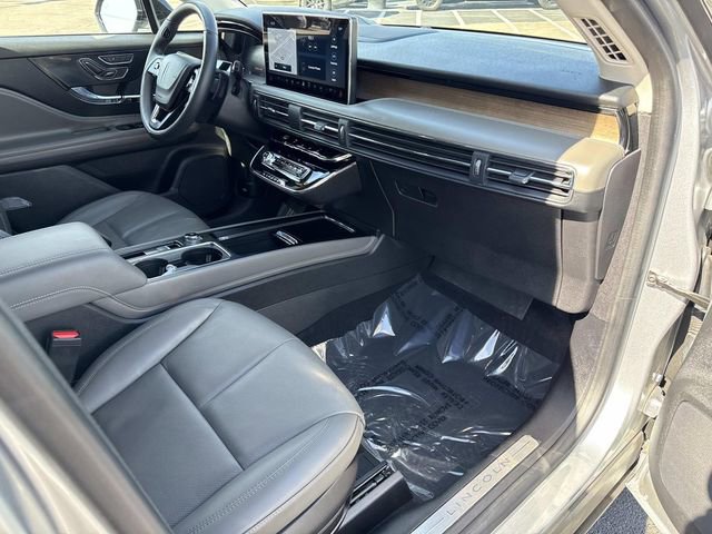 Used 2023 Lincoln Corsair Reserve w/ Equipment Group 202A image 13