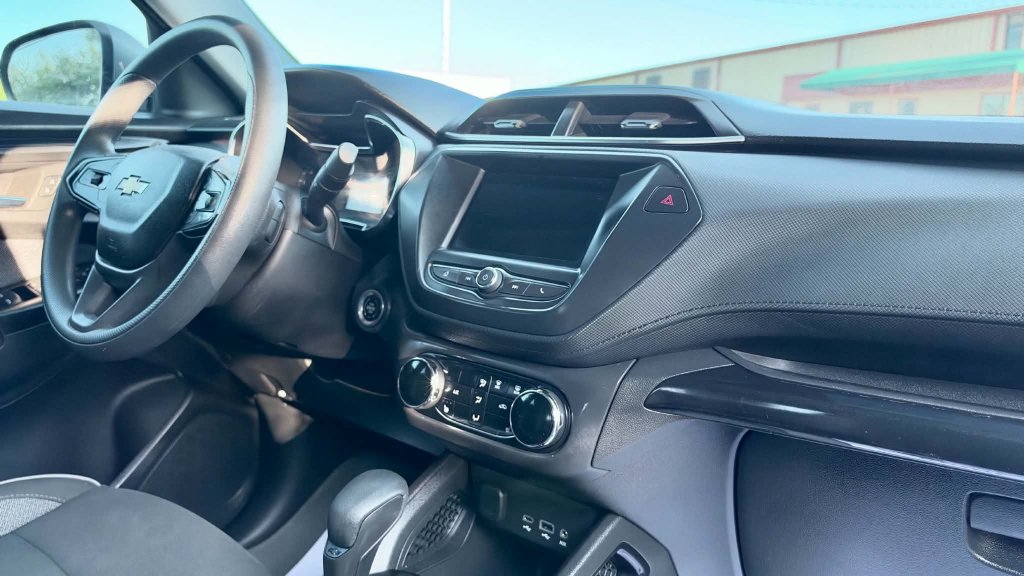 Used 2023 Chevrolet TrailBlazer LT AWD/4WD image 15