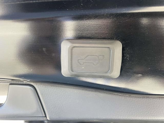 Used 2023 Toyota RAV4 SE w/ Convenience Package AWD/4WD image 9