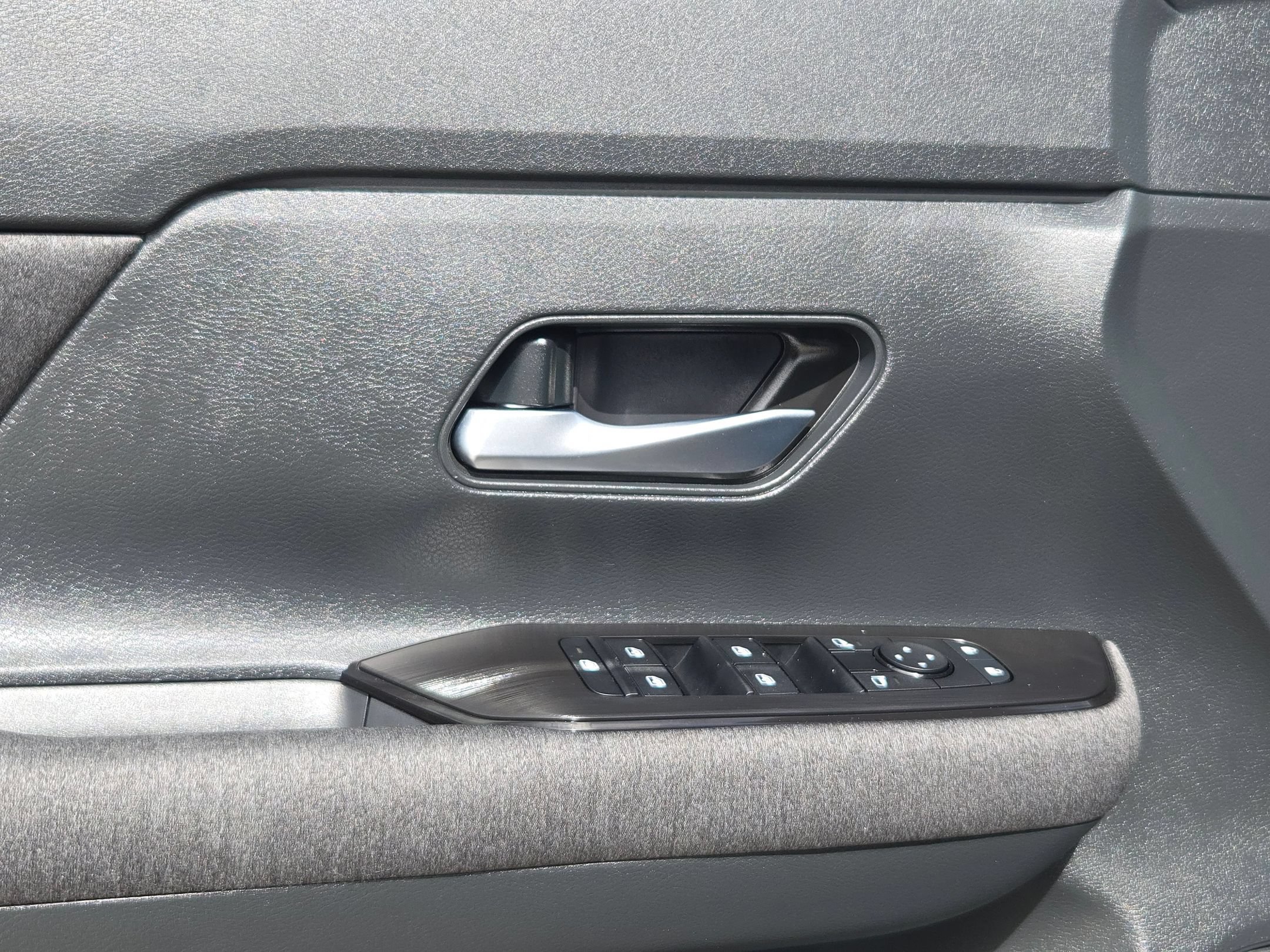 Certified 2025 Nissan Kicks SV FWD image 12