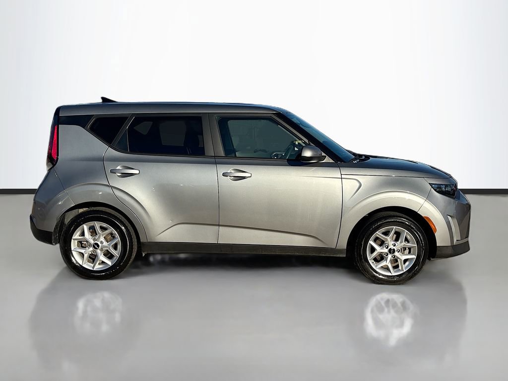 Used 2025 Kia Soul LX w/ LX Technology Package image 4