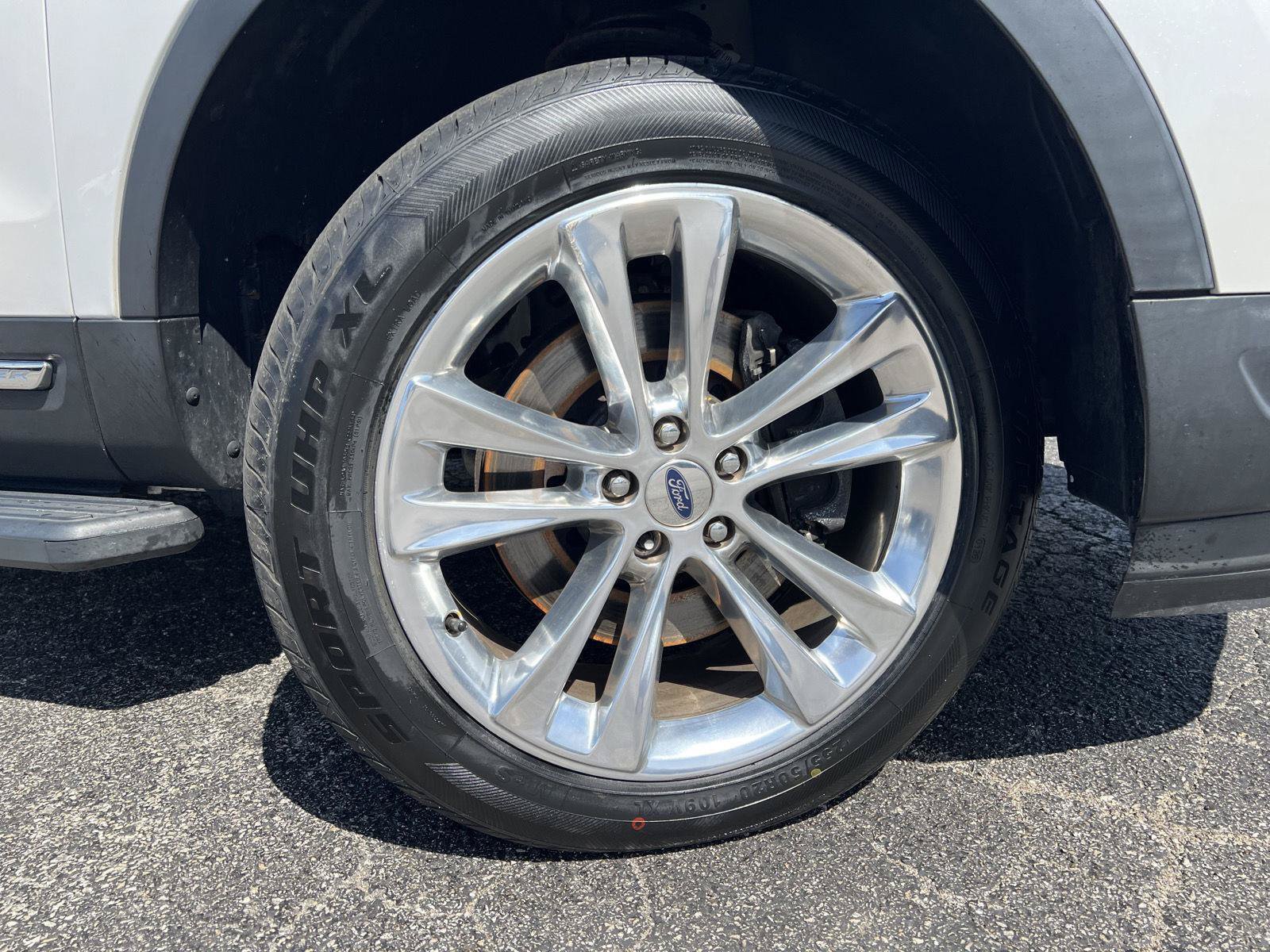 Used 2019 Ford Explorer XLT w/ Equipment Group 202A AWD/4WD image 2