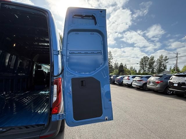 Used 2025 Mercedes-Benz Sprinter 2500 image 25