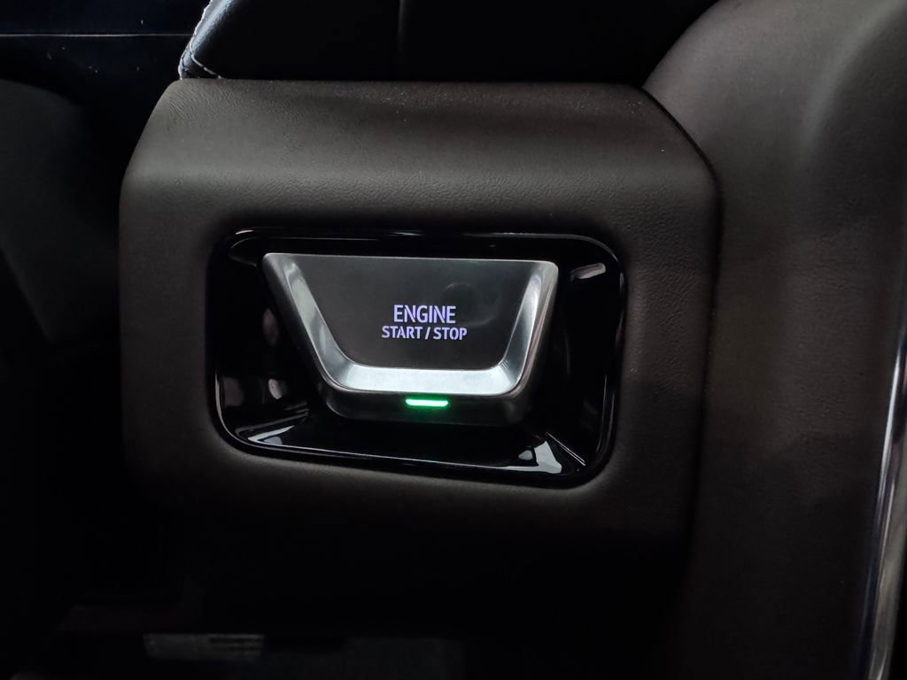 Certified 2025 GMC Yukon Denali Ultimate w/ LPO, Floor Liner Package AWD/4WD image 27