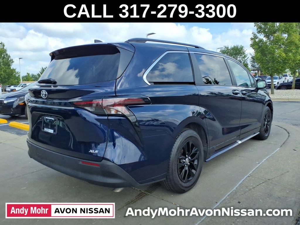 Used 2026 Toyota Sienna XLE FWD image 7