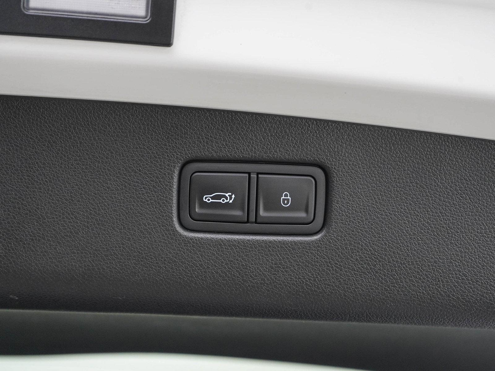 Used 2025 Genesis Electrified GV70 w/ Prestige Package AWD/4WD image 17