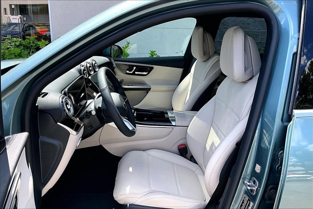 Used 2025 Mercedes-Benz GLC 300 4MATIC image 27