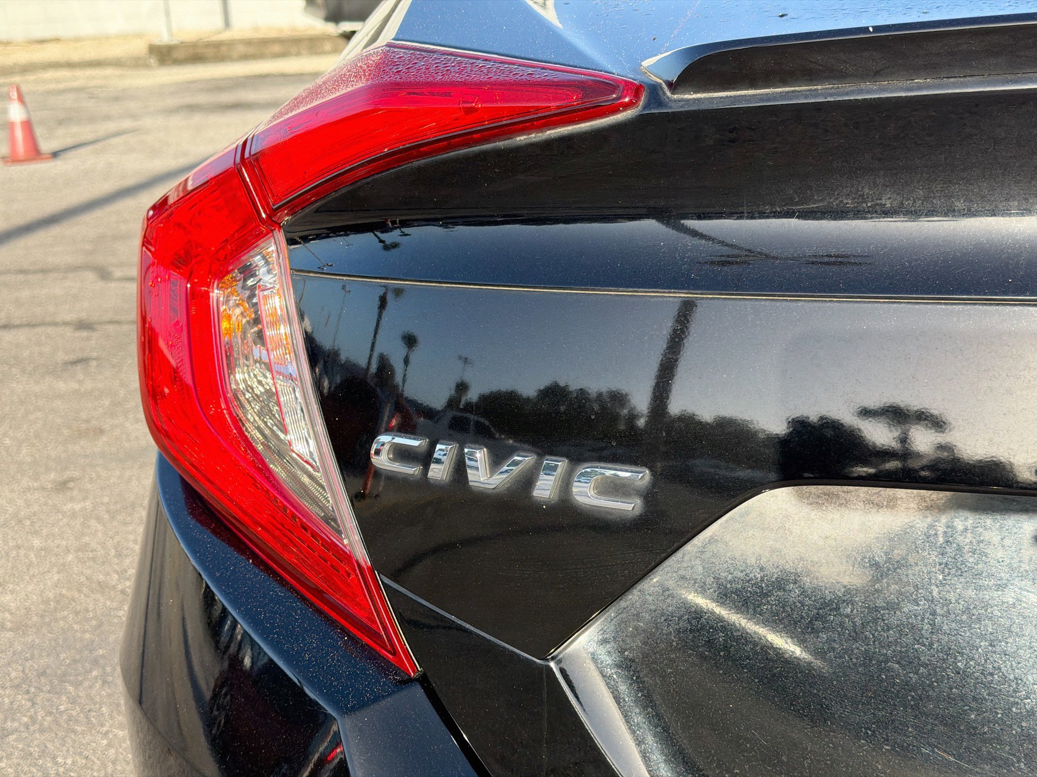Used 2018 Honda Civic Touring image 10