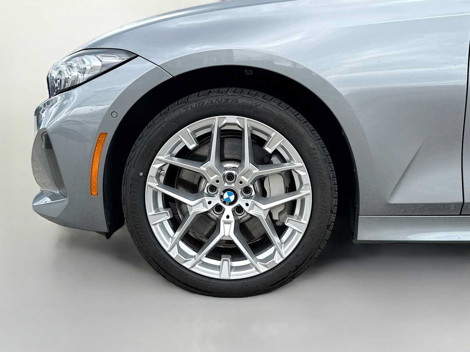 Used 2025 BMW 330i xDrive Sedan w/ Premium Package AWD/4WD image 6