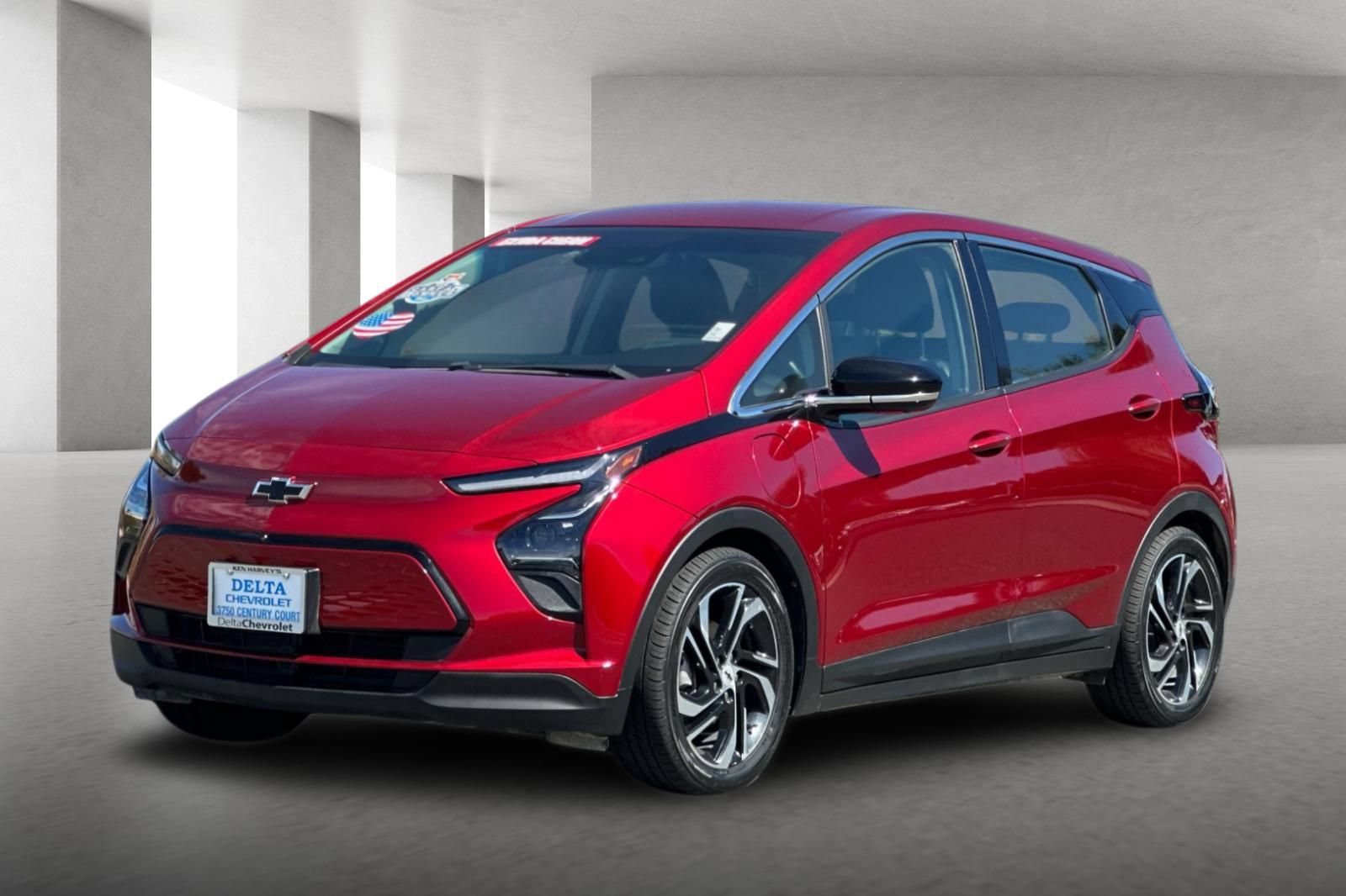Used 2023 Chevrolet Bolt LT w/ Infotainment Package FWD image 8