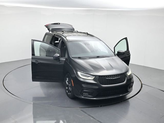 Used 2021 Chrysler Pacifica Touring w/ S Appearance Package FWD image 48