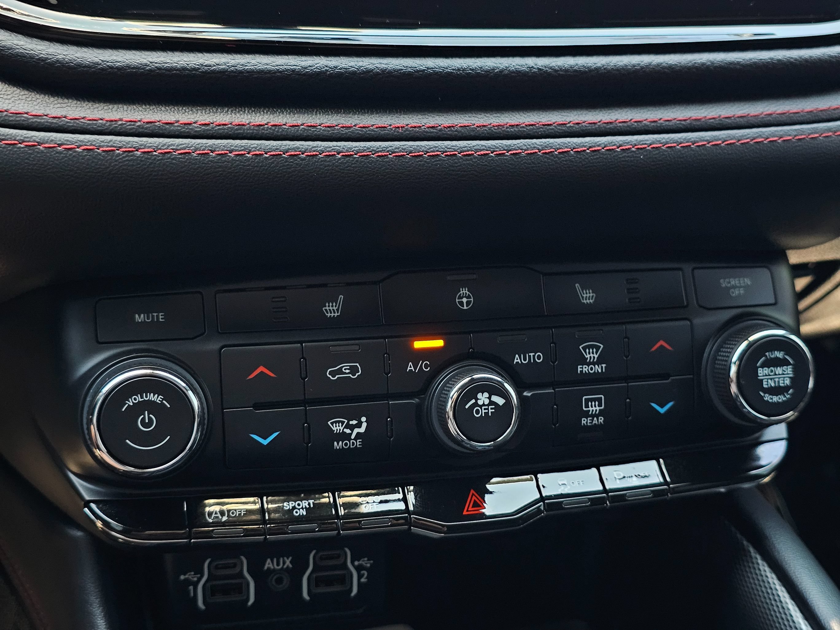 Used 2025 Dodge Durango GT w/ Blacktop Package RWD image 40