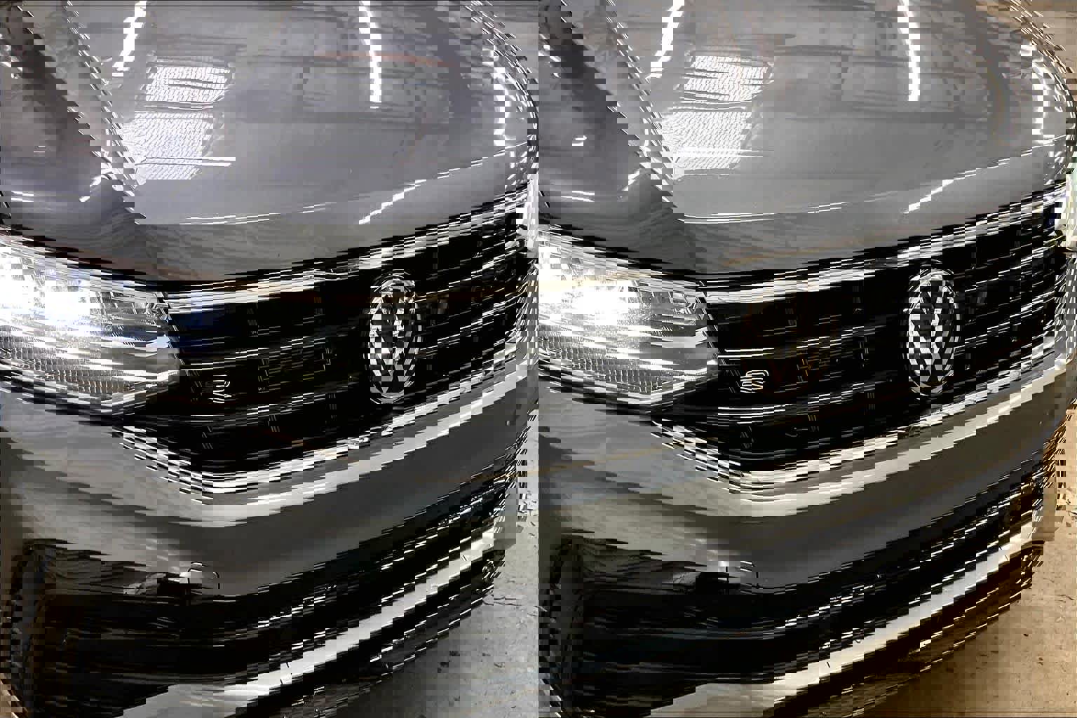 Used 2022 Volkswagen Tiguan SE R-Line image 33