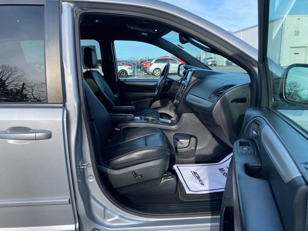 Used 2017 Dodge Grand Caravan GT image 12