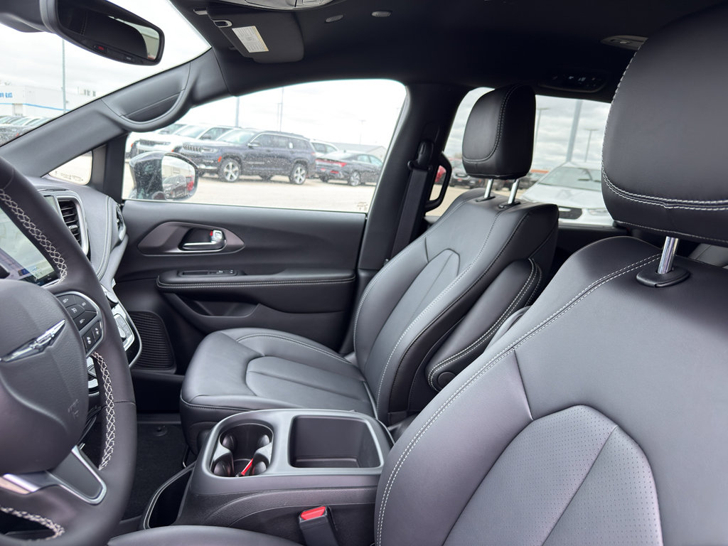 New 2026 Chrysler Pacifica Select AWD/4WD image 27