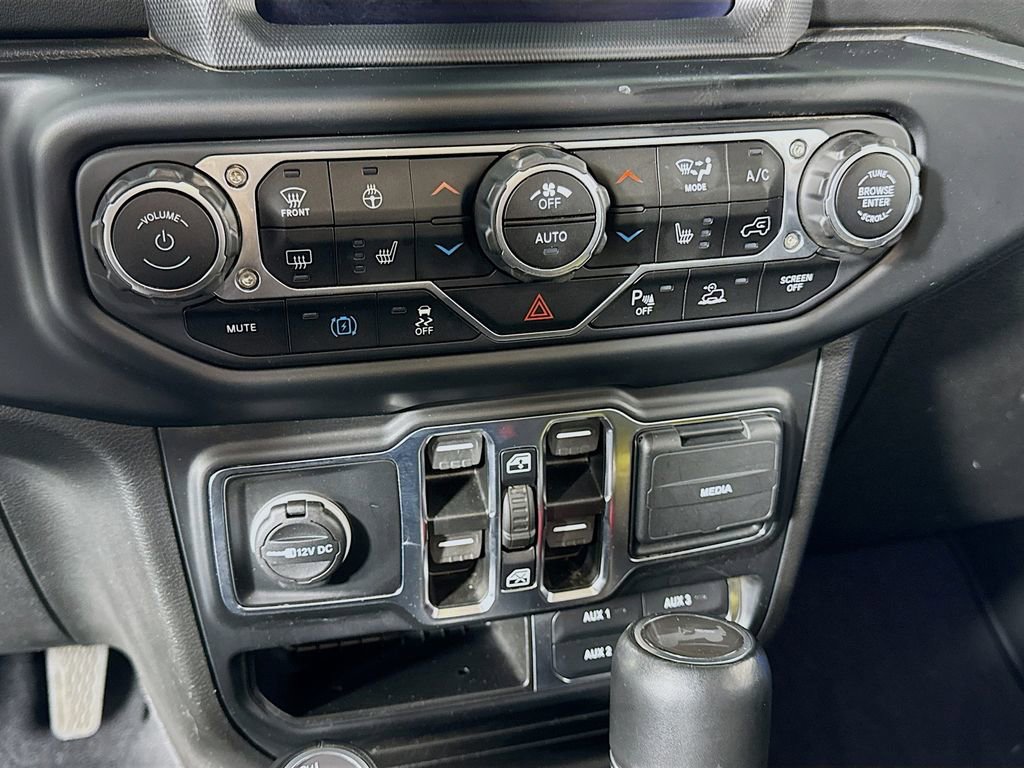 Used 2023 Jeep Wrangler Unlimited Sahara w/ Cold Weather Group AWD/4WD image 21