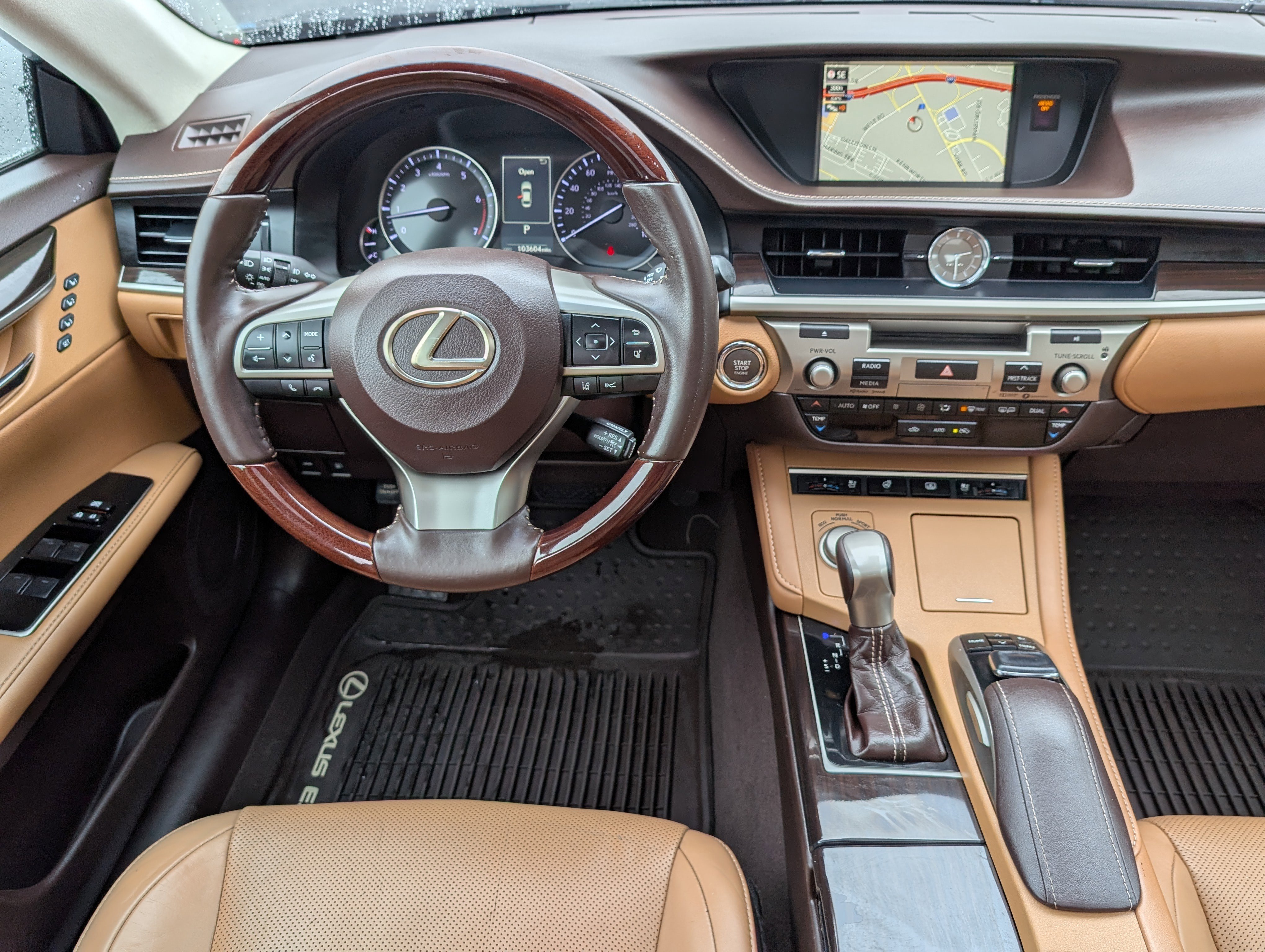 Used 2018 Lexus ES 350 w/ Luxury Package w/Wood Trim image 16