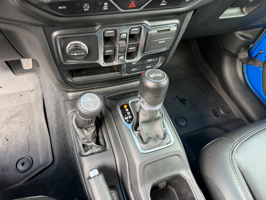 Used 2022 Jeep Wrangler Unlimited Sahara AWD/4WD image 25