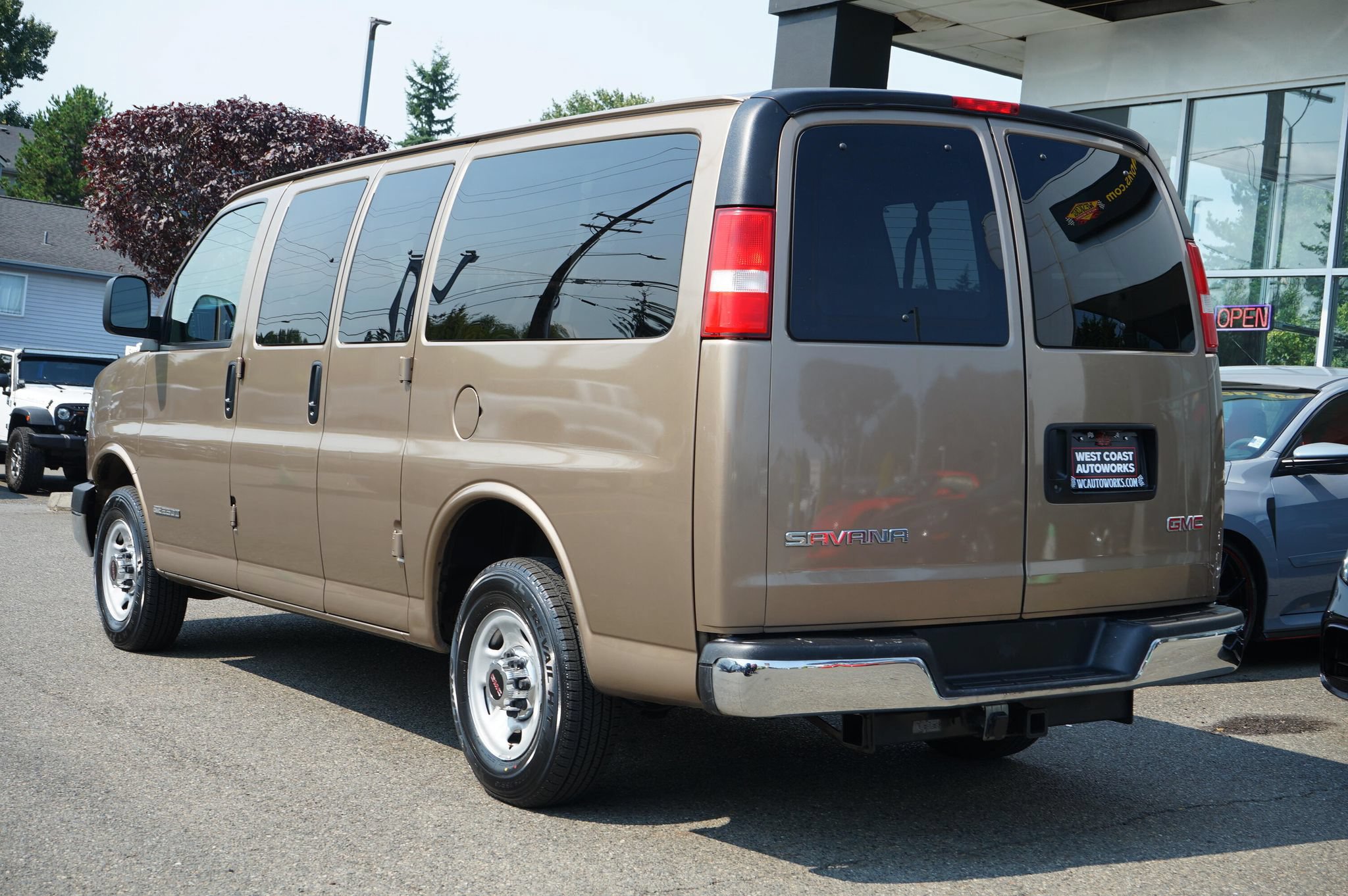Used 2003 GMC Savana 2500 Passenger w/ Sle Preferred Equipment Group RWD image 3