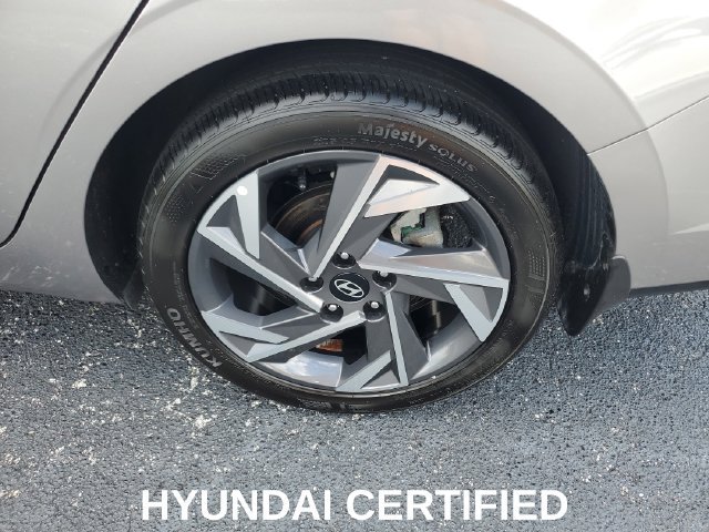 Used 2025 Hyundai Elantra SEL FWD image 29
