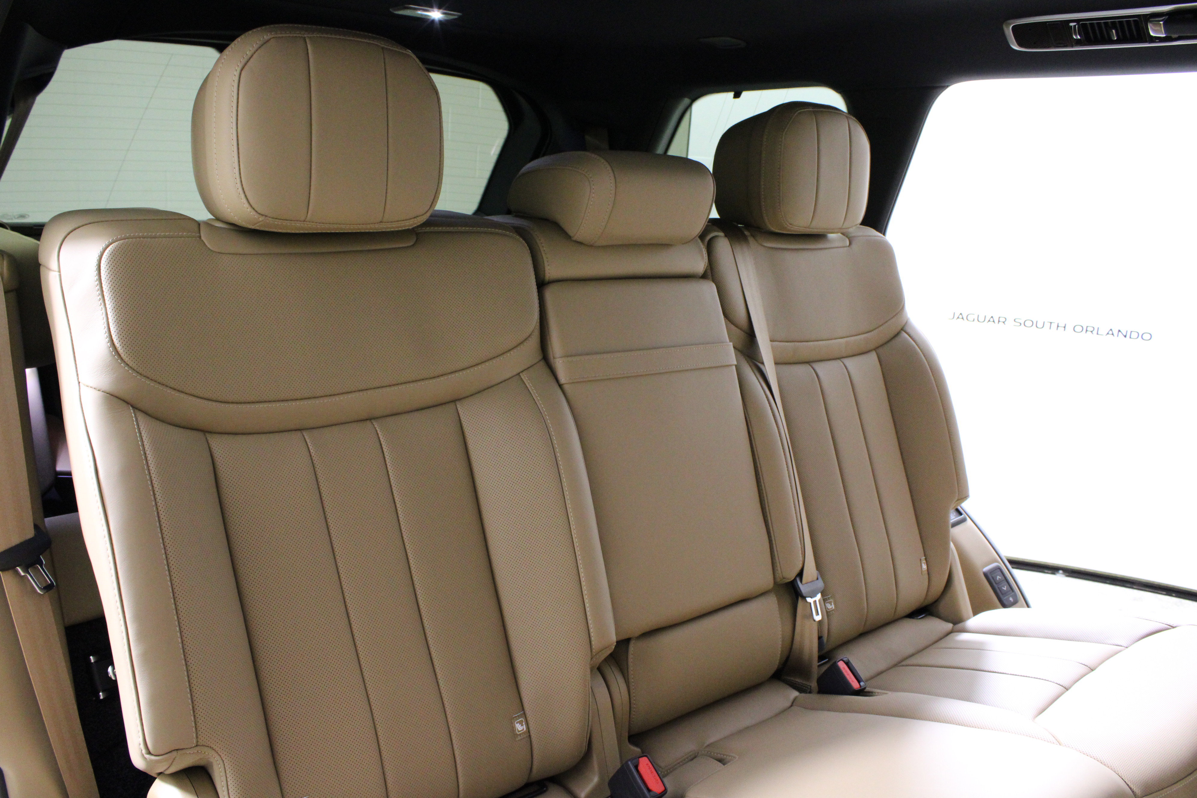 New 2026 Land Rover Range Rover Long Wheelbase SE image 12