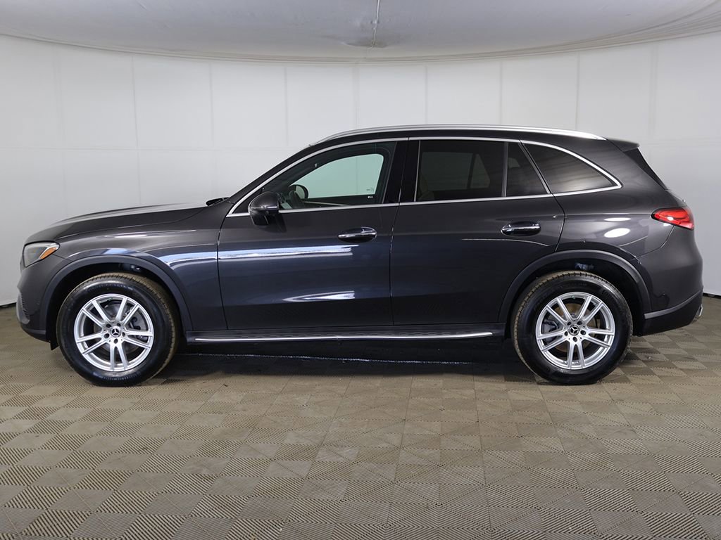 Used 2025 Mercedes-Benz GLC 300 4MATIC image 16