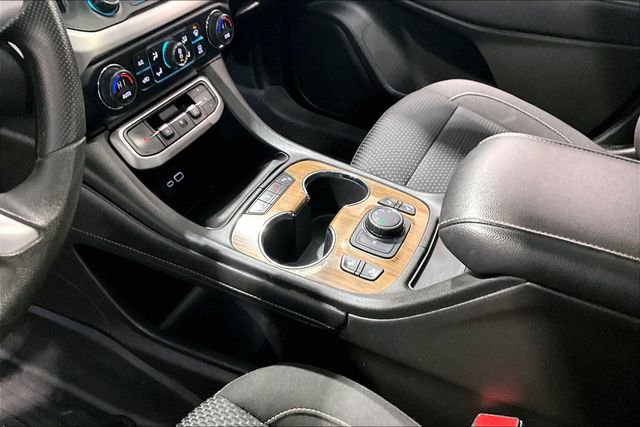 Used 2023 GMC Acadia SLE w/ LPO, Black Accent Package image 18