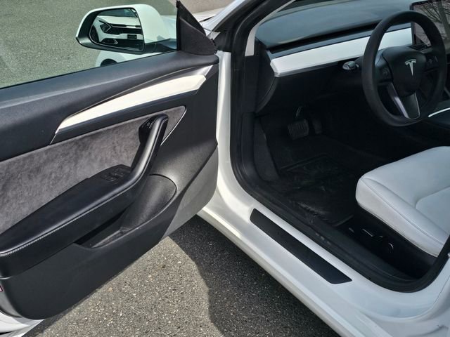 Used 2021 Tesla Model 3 Standard Range Plus image 21