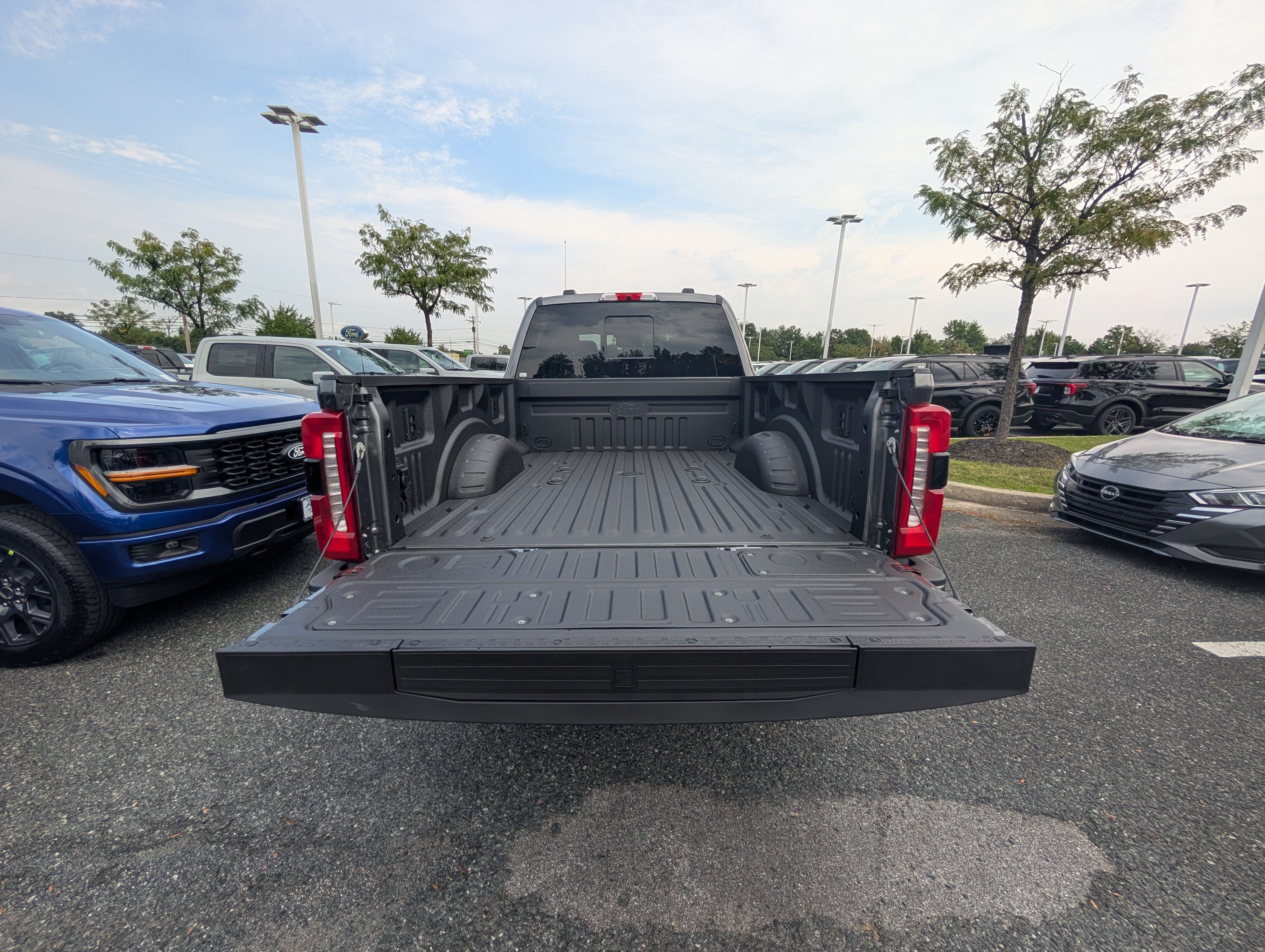 New 2026 Ford F250 Lariat w/ Black Appearance Package AWD/4WD image 8