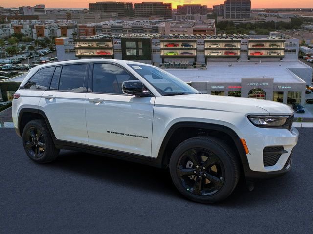 New 2025 Jeep Grand Cherokee Altitude image 1