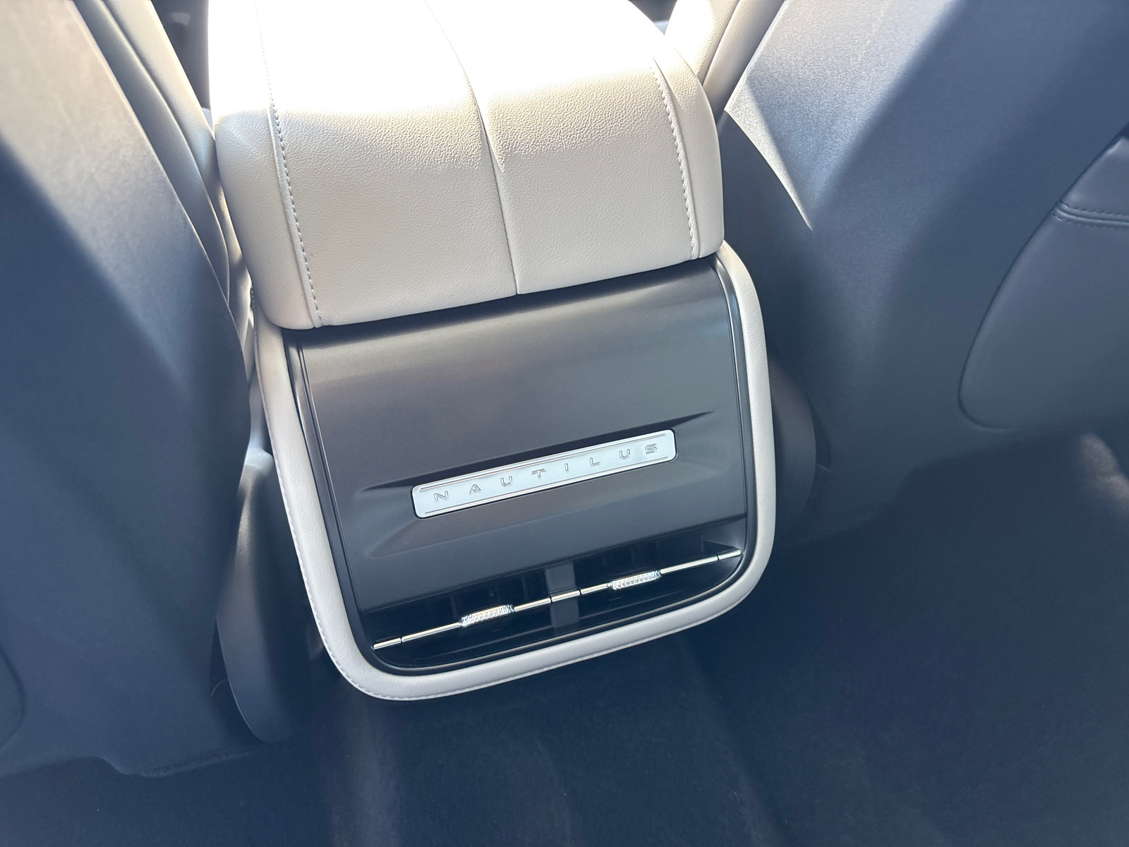 New 2026 Lincoln Nautilus Premier AWD/4WD image 32