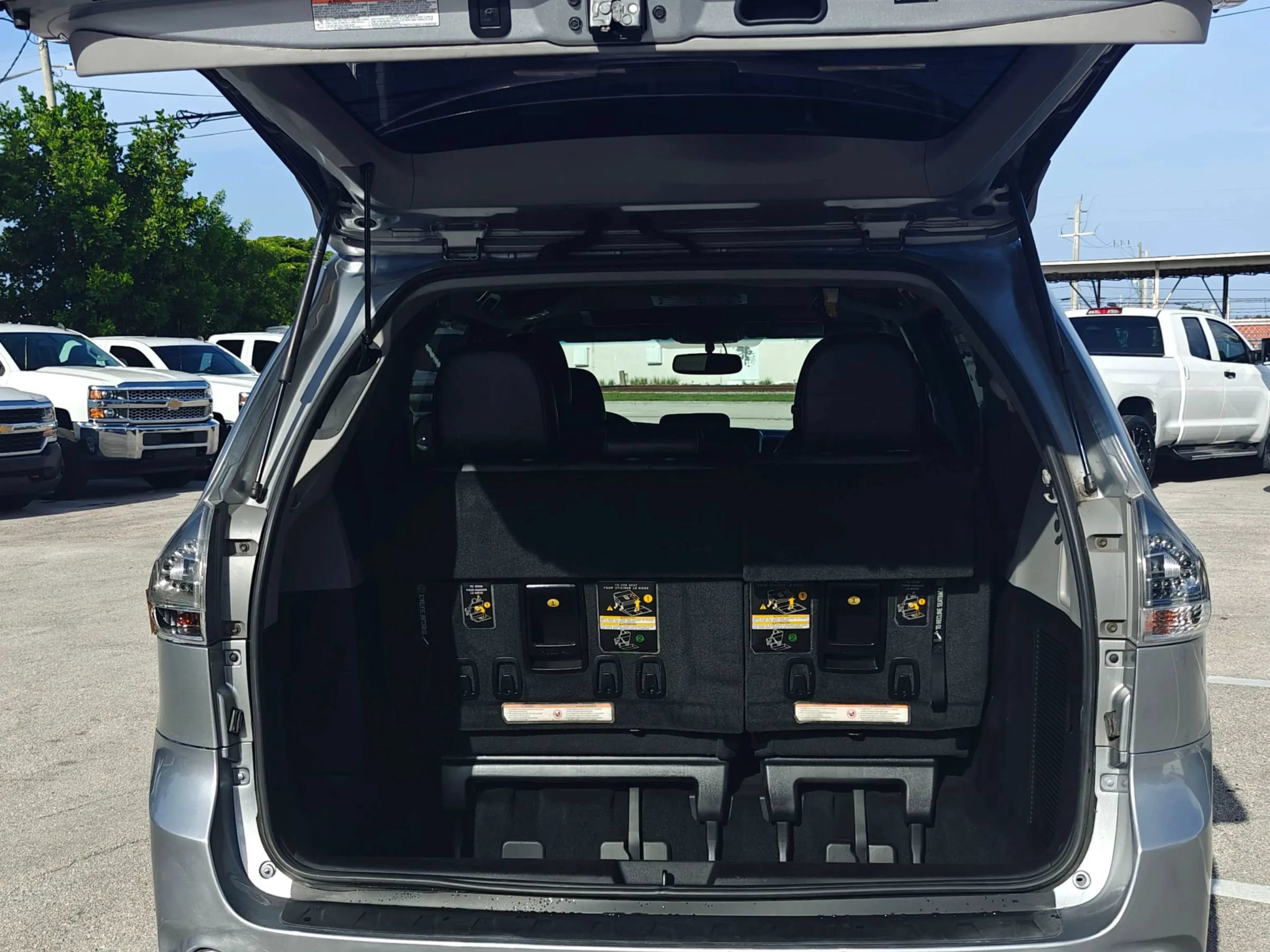 Used 2015 Toyota Sienna SE w/ SE Preferred Package FWD image 5