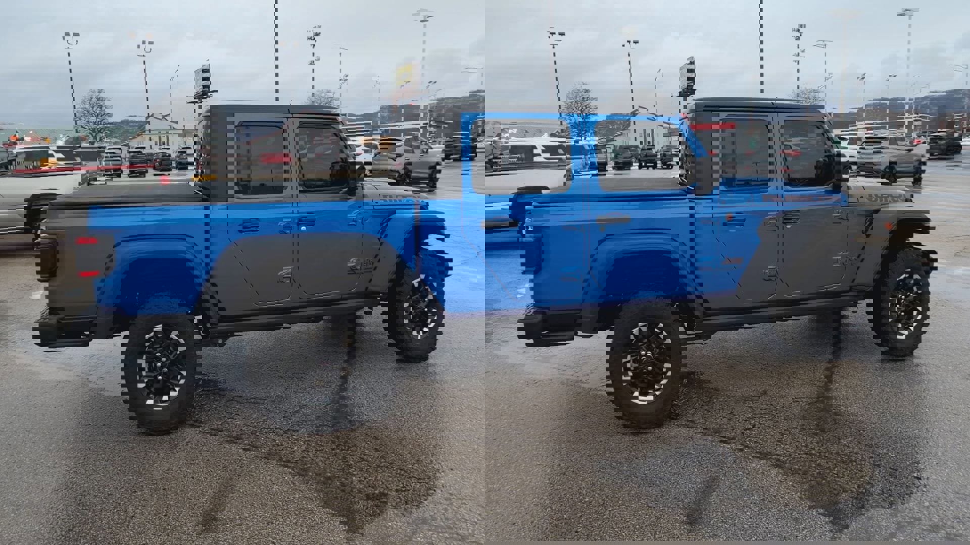 Used 2024 Jeep Gladiator Rubicon w/ Technology Group image 9