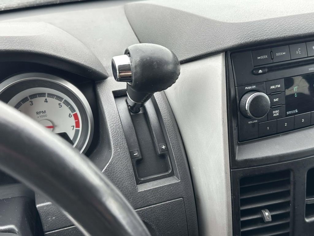 Used 2010 Dodge Grand Caravan Hero image 25