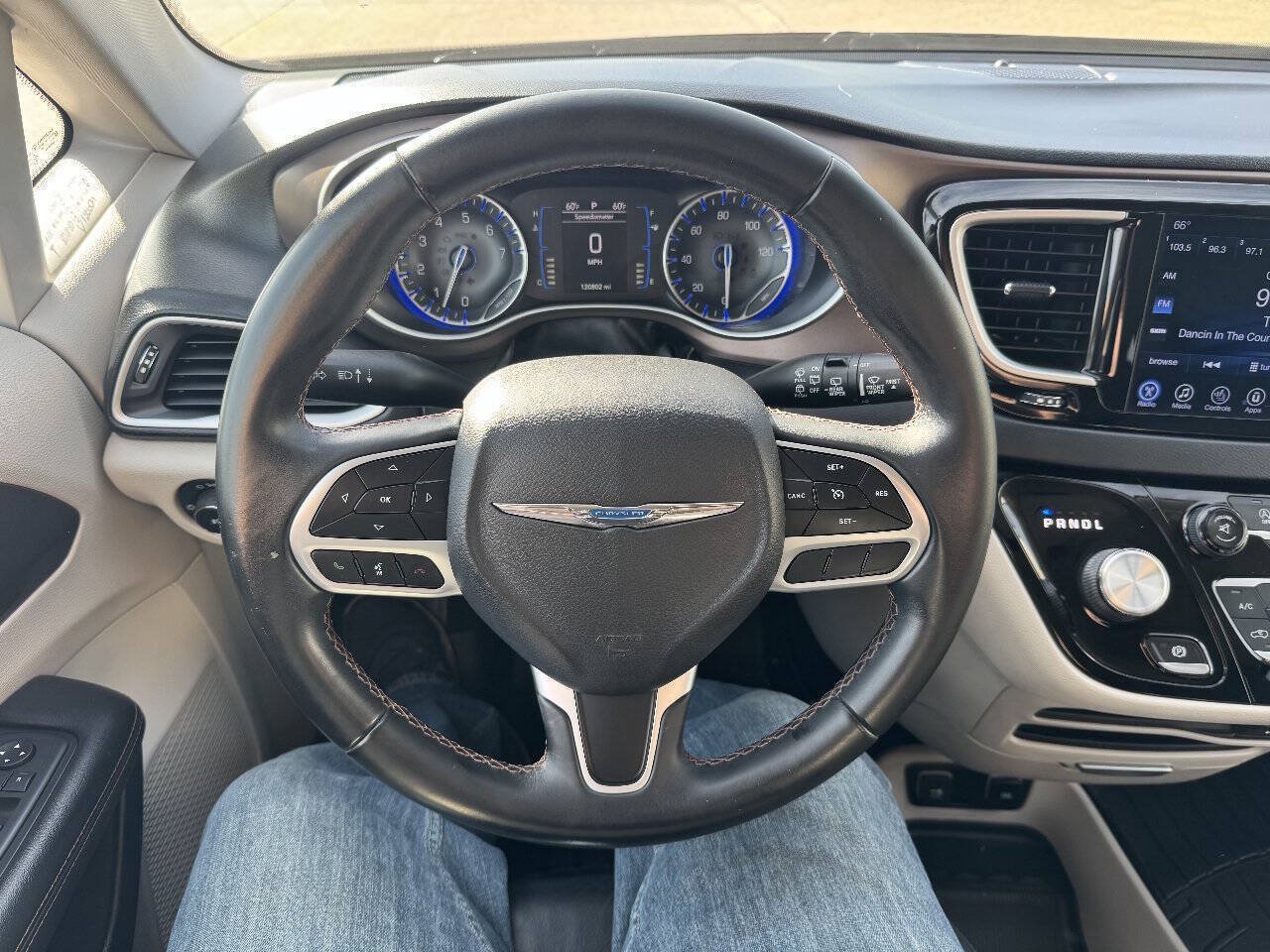 Used 2017 Chrysler Pacifica Touring-L FWD image 21